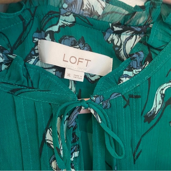 Loft Green Floral Sleeveless Blouse | Scalloped tie Neck | Size XL - Picture 6 of 7